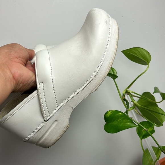 DANSKO Nursecore Minimalist Distressed WHITE Leather CLOGS Mules Sz 39 - Picture 2 of 15